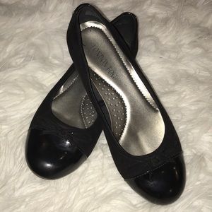 NWOT London Fog flats